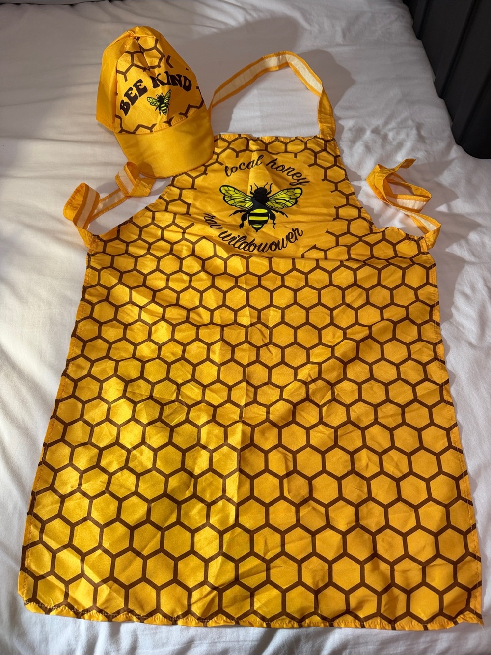 π Yellow Bee-Themed Apron and Cap Set